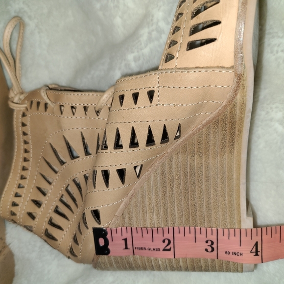 Jeffery Campbell Size 10 Tan Leather Lazer Cut Out Design - Picture 8 of 9
